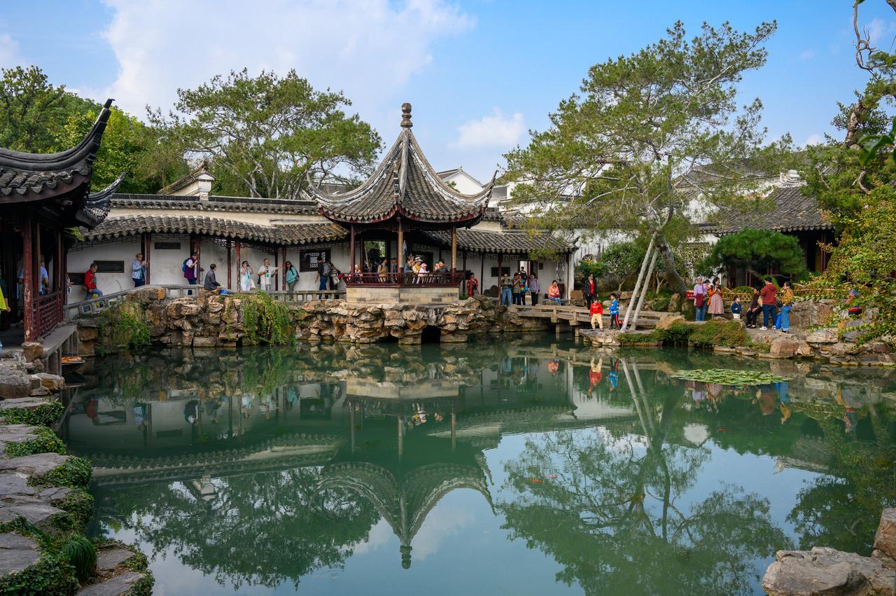 网师园彩霞池全景