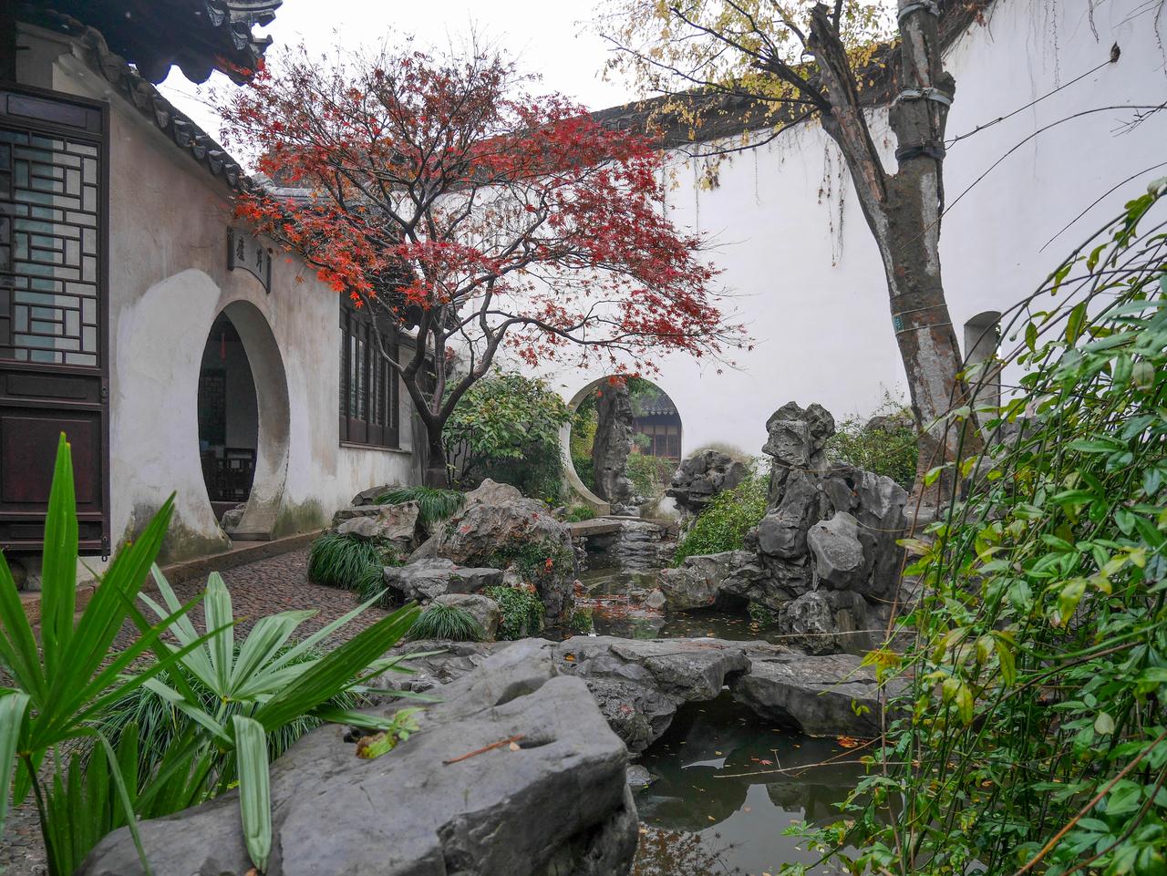 池南假山峡谷与月门
