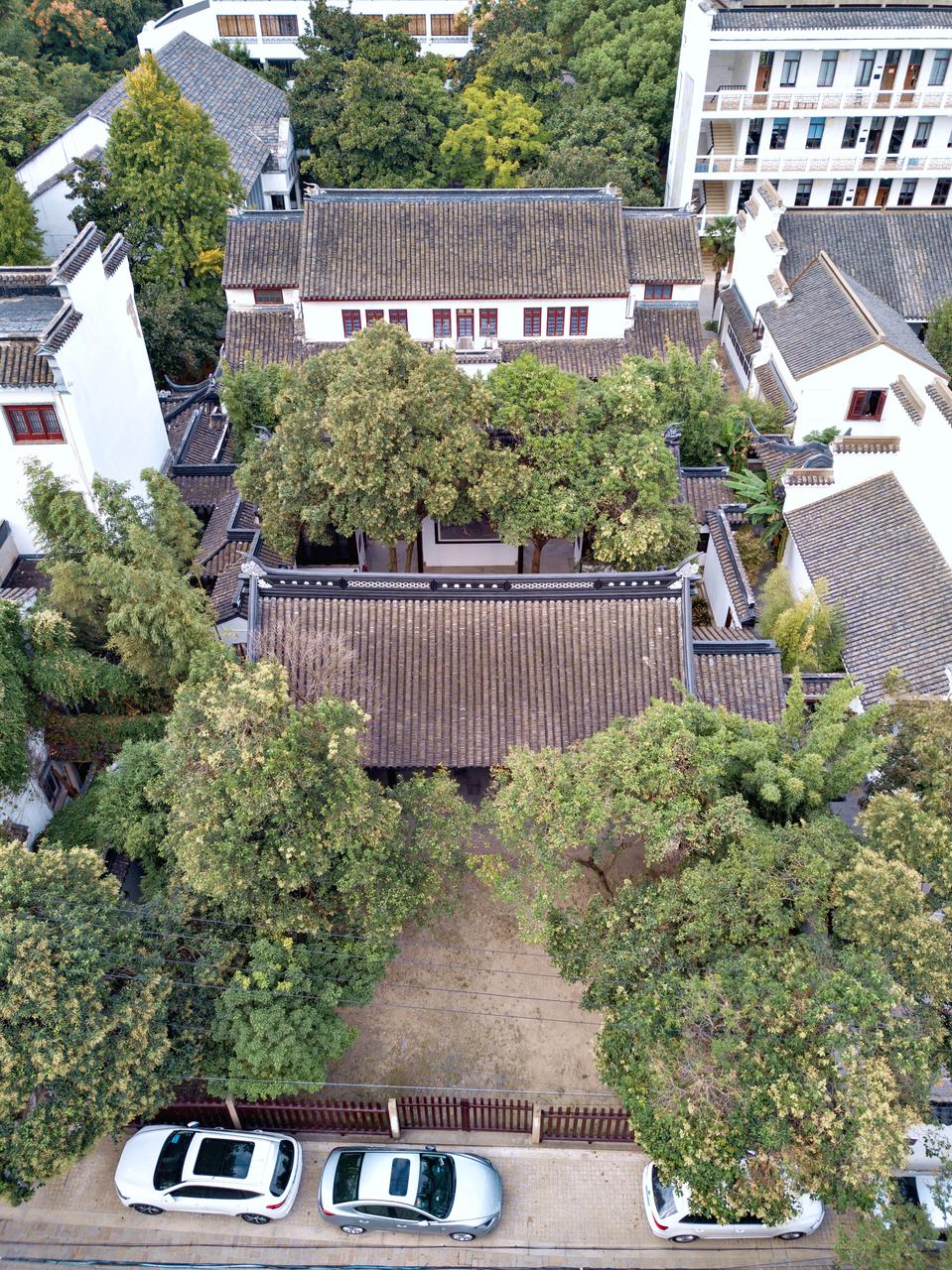 苏州织造署航拍正门：现代校园与清代官署的空间叠合