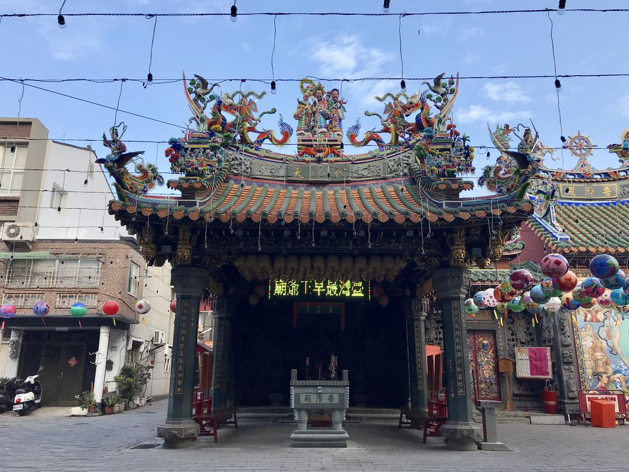 普济殿正立面：拜亭和庙埕的空间关系