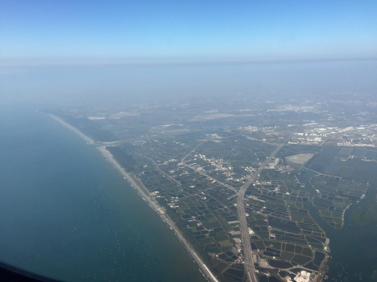 台江国家公园空拍:广阔的鱼塭、湿地和残留水道构成的拼图