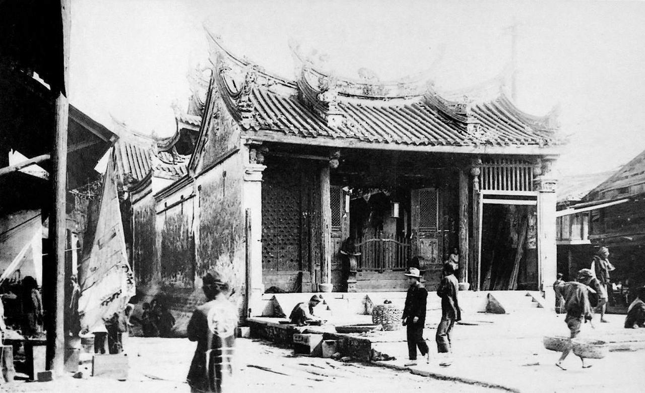 水仙宫前殿：被市场包裹的庙宇三川殿