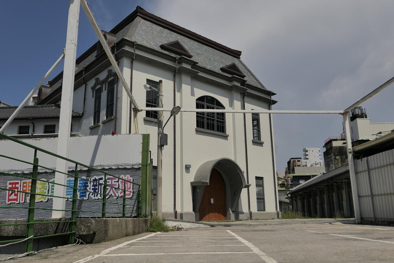 西市场内部天窗与中央走道