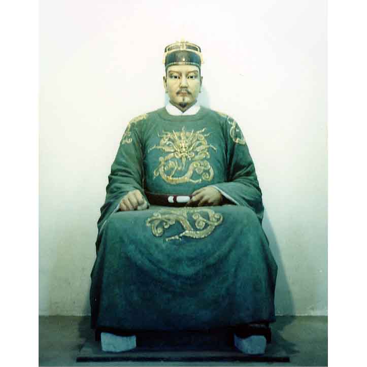 正殿内郑成功塑像，杨英风作品