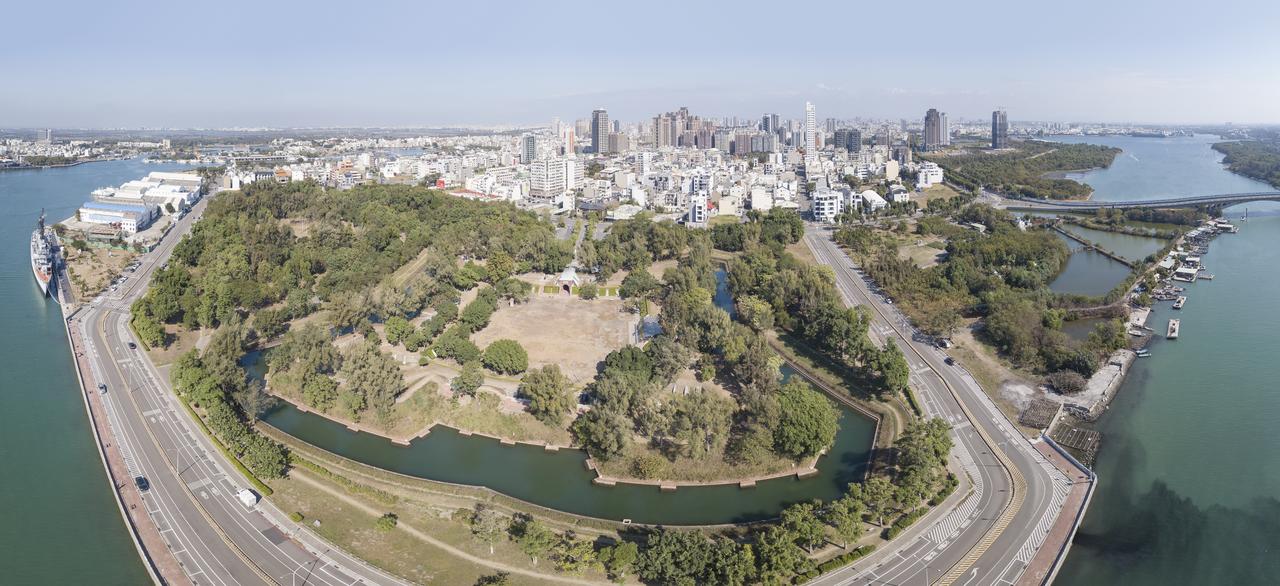 亿载金城鸟瞰：方形四角棱堡与护城河
