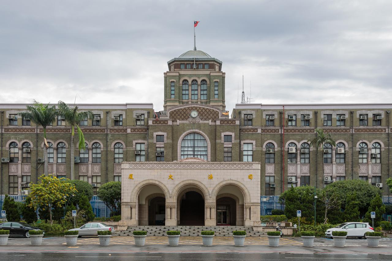 司法大厦外景，浅绿色面砖的兴亚式建筑