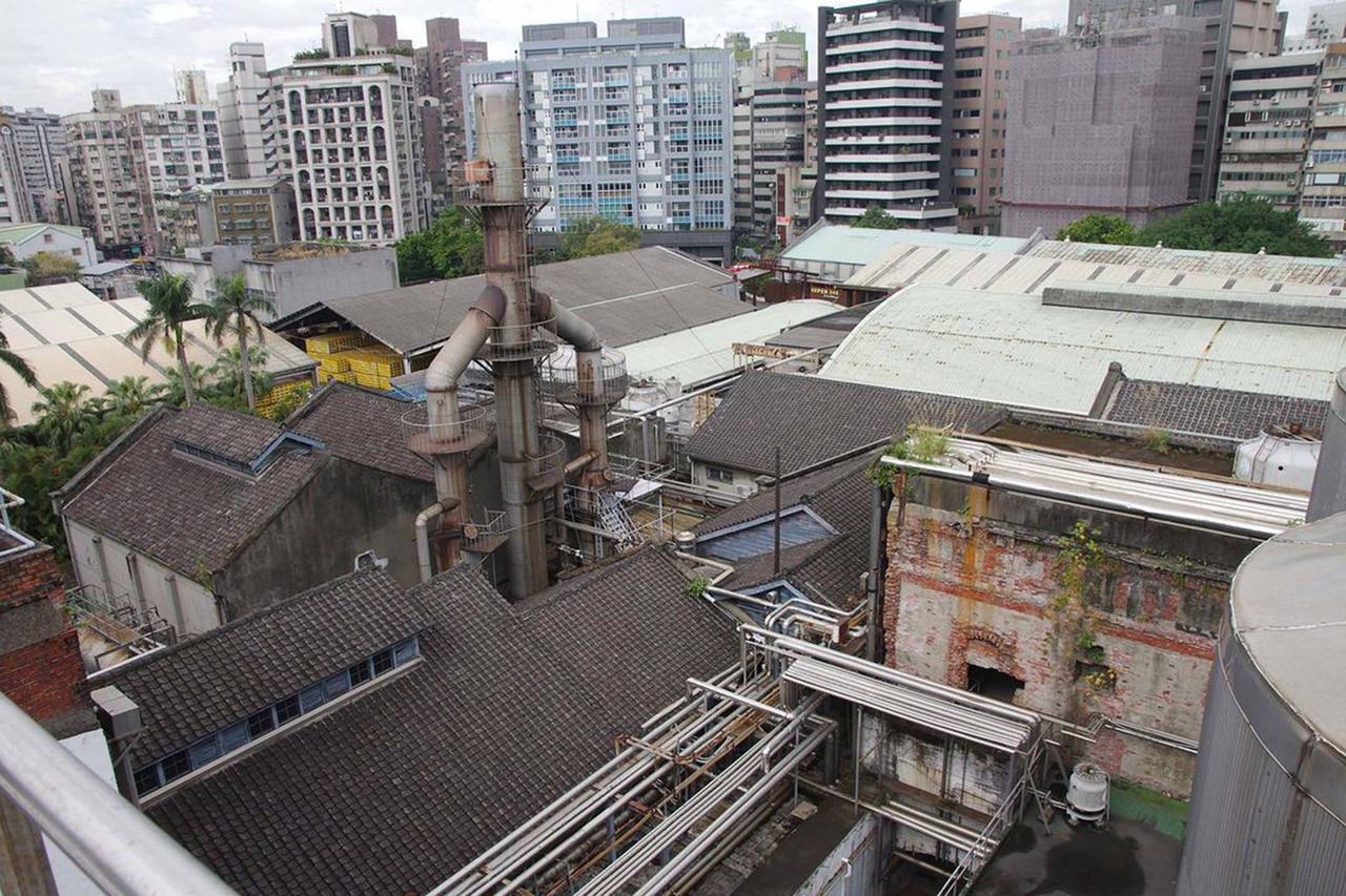 建国啤酒厂厂房内部生产线