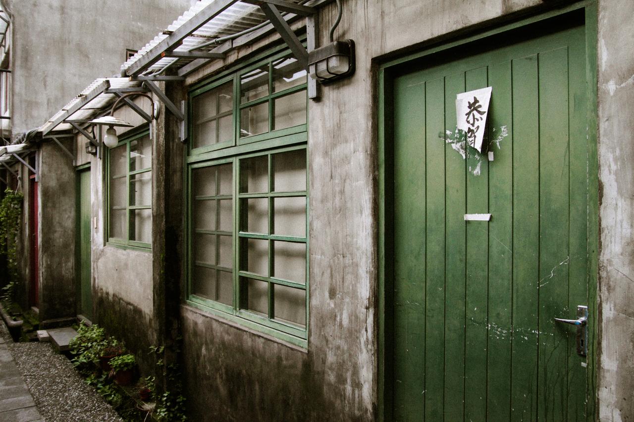 B馆眷村文物展示馆内部复原的眷村客厅场景