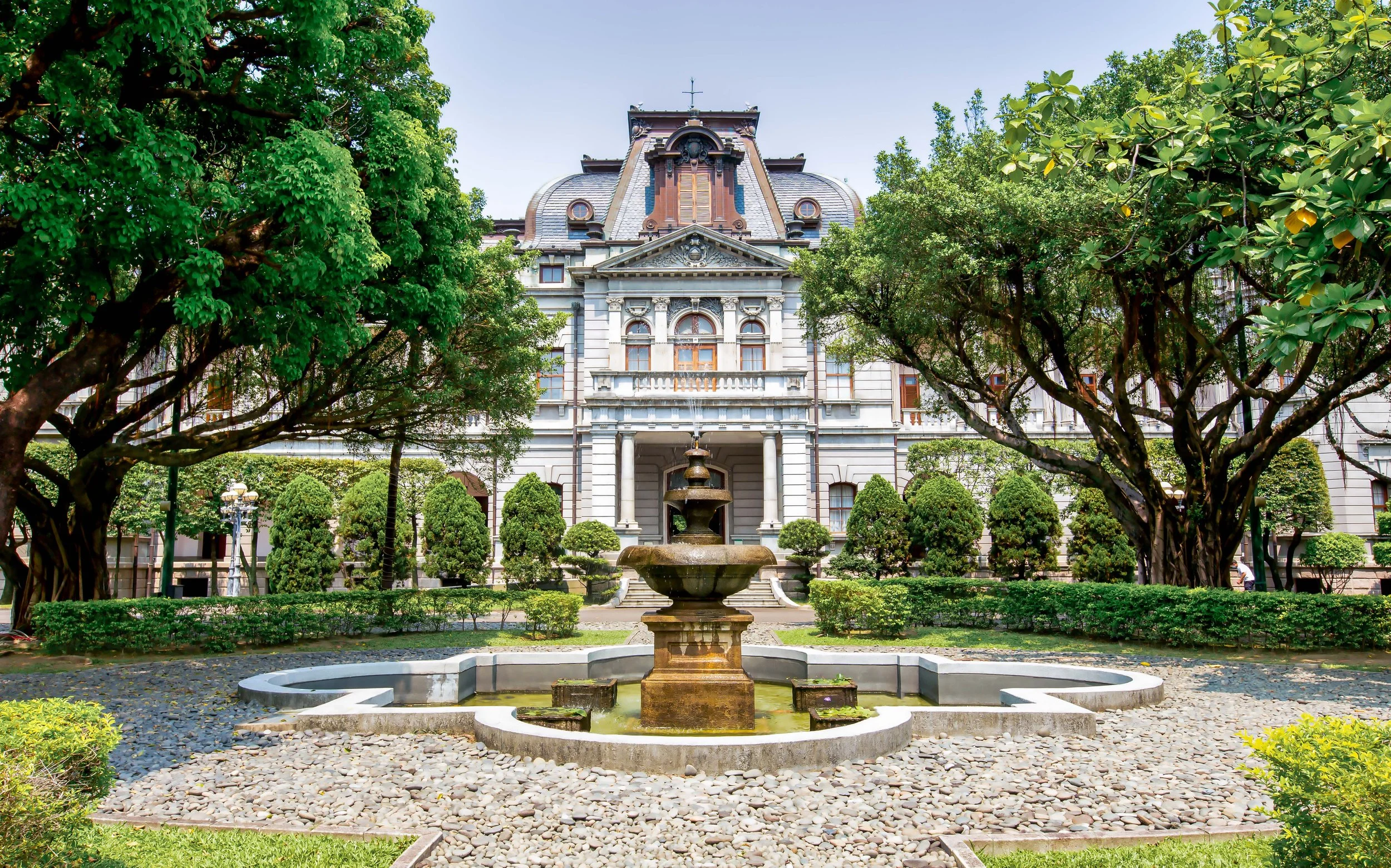 台北宾馆正面外观,法式宫殿建筑与庭园