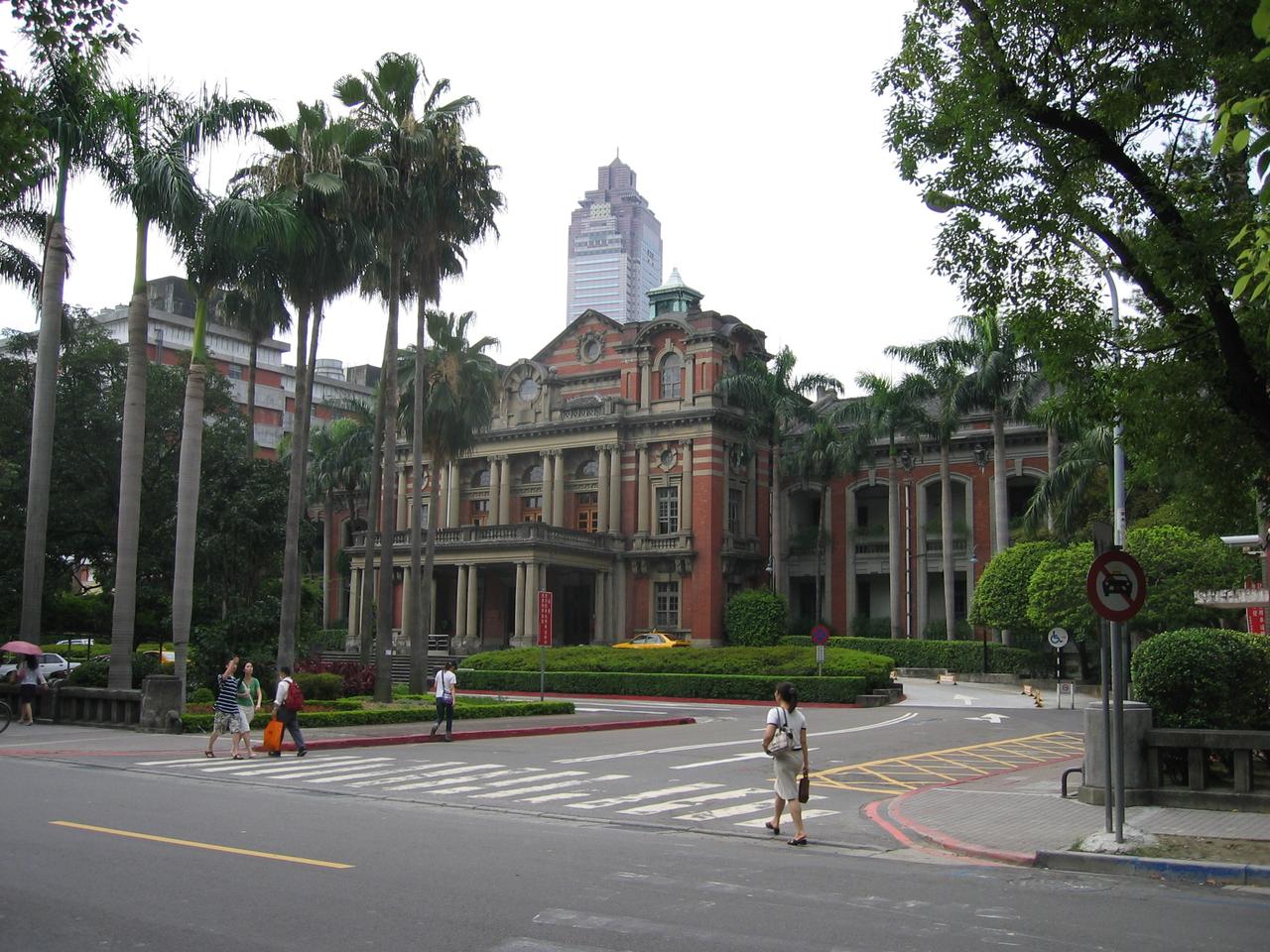 台大医院西址正面外观