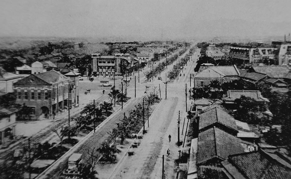 中华路一段:原城墙基址上的三线道路