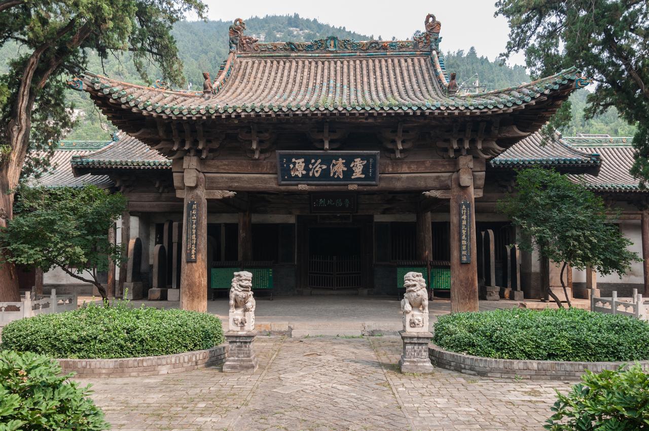 窦大夫祠山门