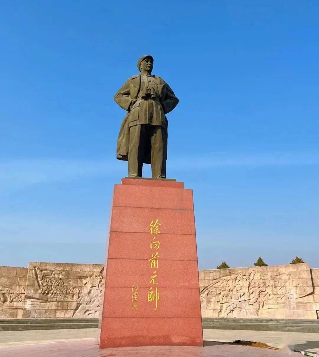 太原解放纪念馆徐向前铜像