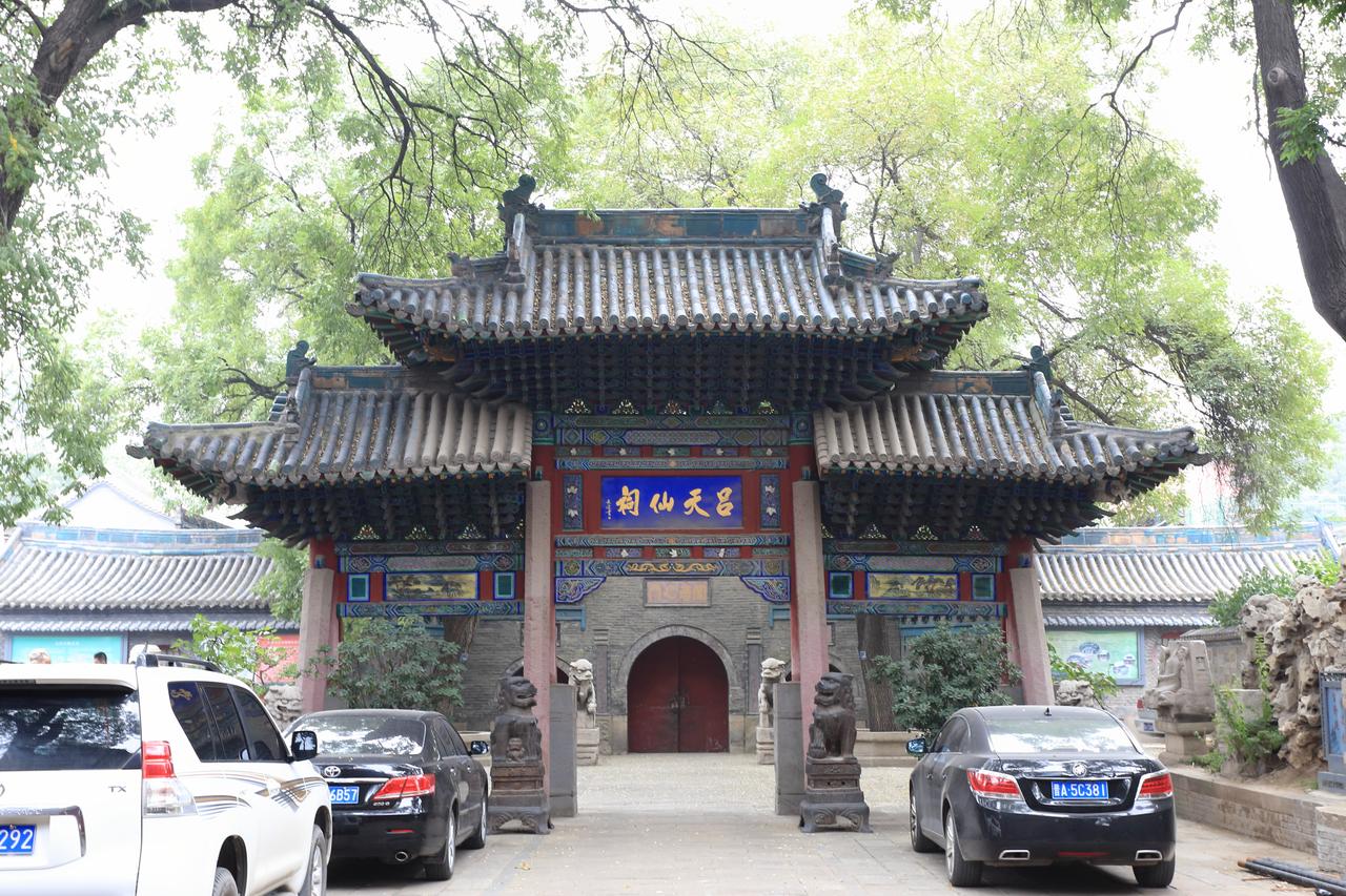 纯阳宫四柱三楼木牌坊