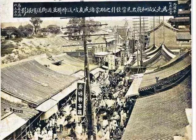 上世纪八十年代的钟楼街解放路口