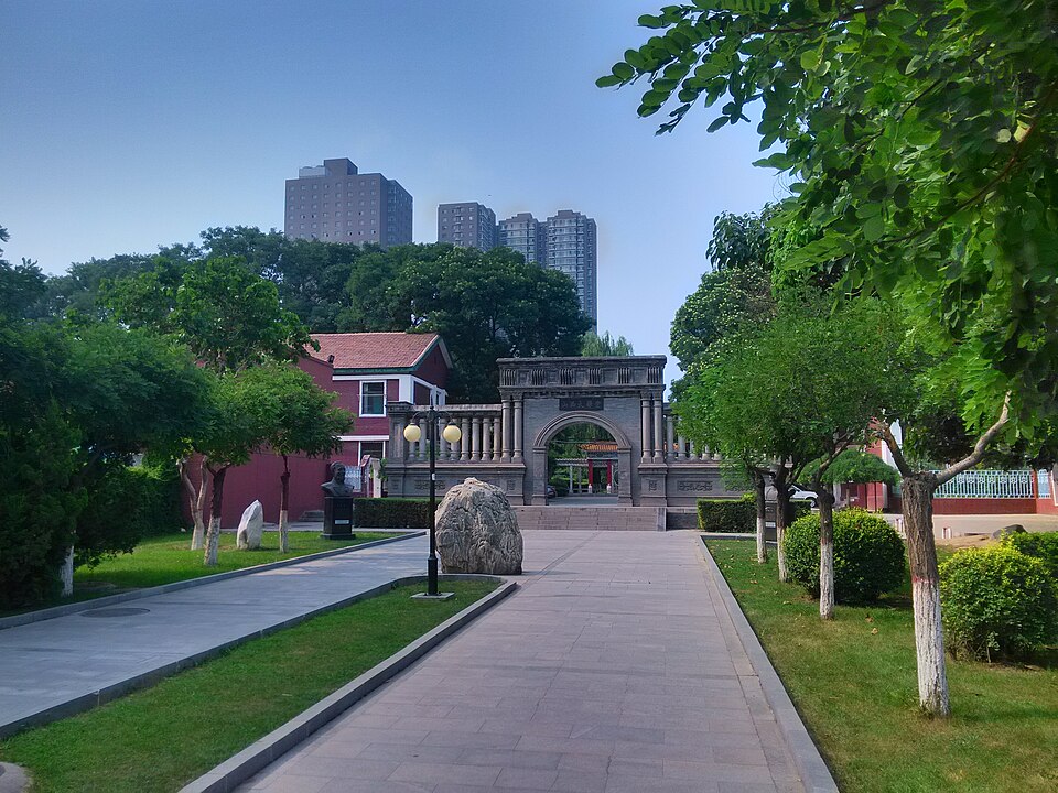 山西大学堂仿古牌坊