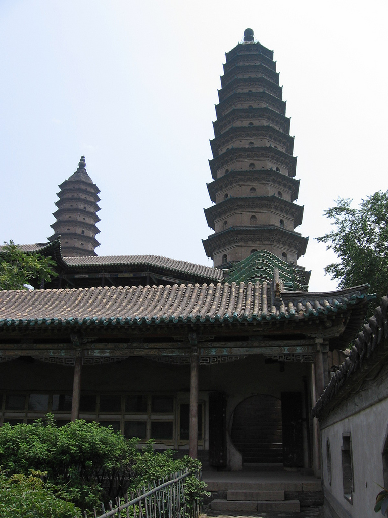 太原永祚寺双塔全景