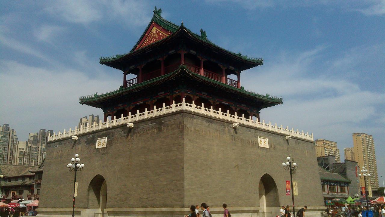 天津鼓楼正面全景