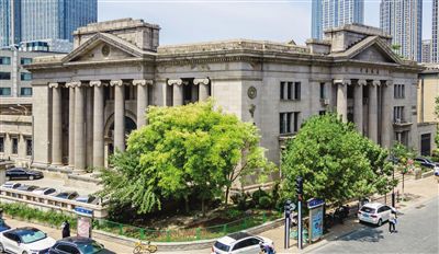 解放北路近代银行建筑群街景