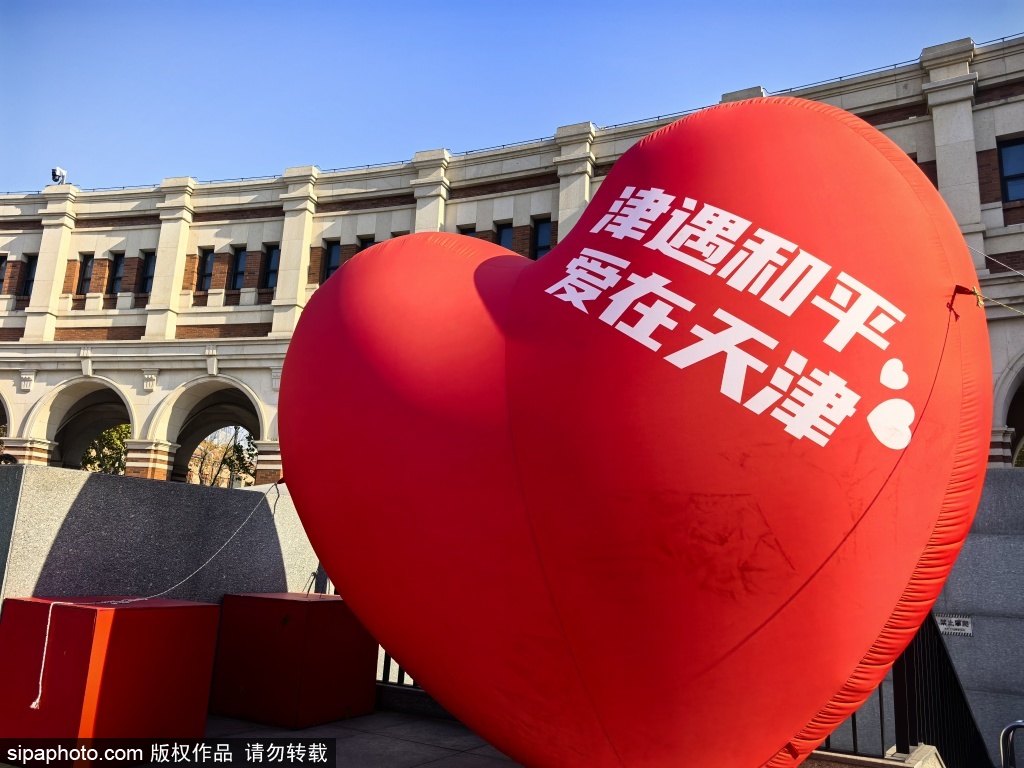 民园广场拱廊与商业店铺，柱子仍为1926年原物