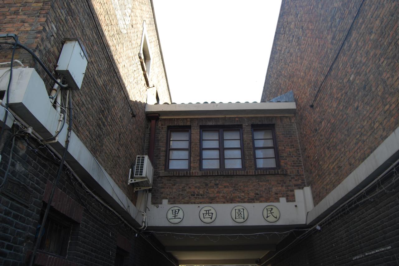 民园西里局部，店铺与居住单元共存