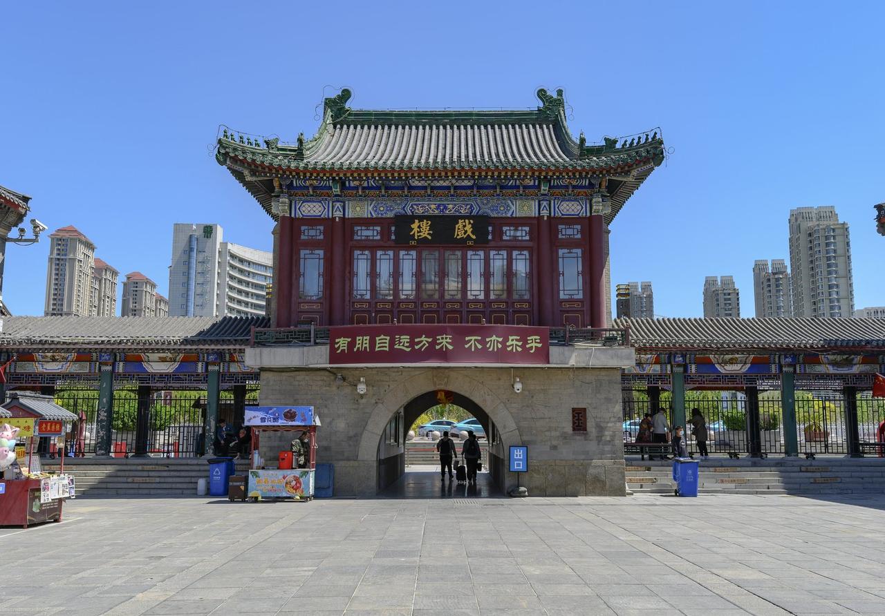 天后宫戏楼，面对正殿