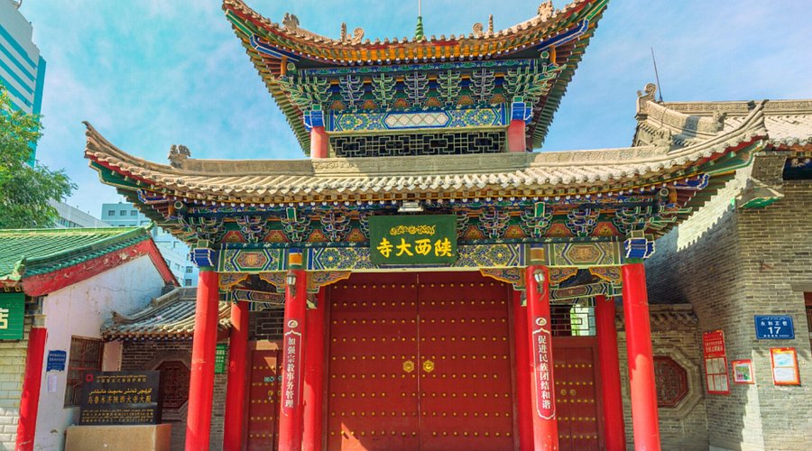 乌鲁木齐人民广场鸟瞰,方框形路网对应迪化城城墙轮廓