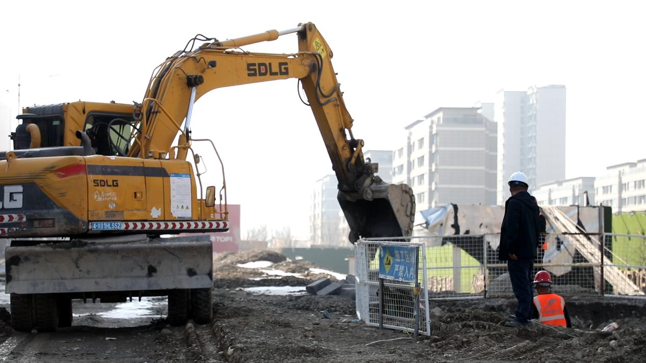 高铁北片区道路施工场景