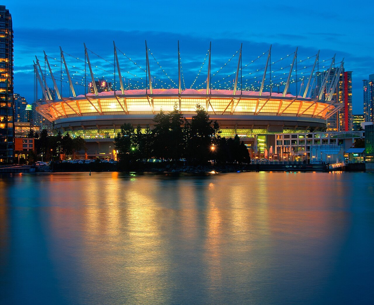 2011 年 9 月 30 日 BC Place 新屋顶公众开放日