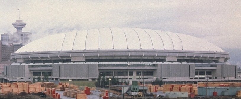1983 年 BC Place 的白色气承穹顶外观