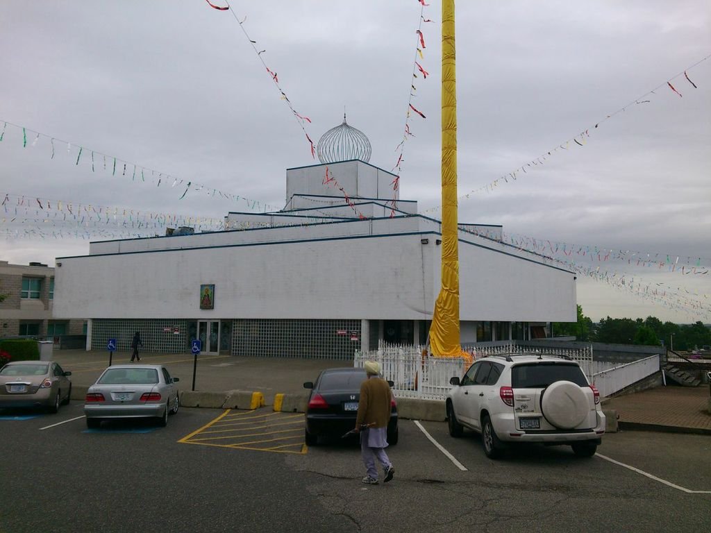 Arthur Erickson 设计的 Ross Street Gurdwara 外观，清水混凝土莲花形建筑