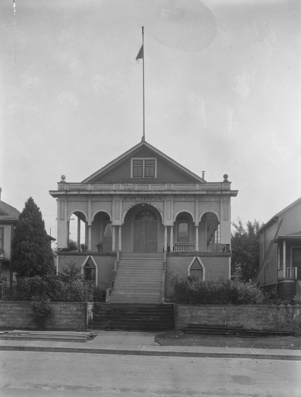 1908 年 Second Avenue gurdwara 原始木结构外观