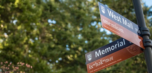 UBC 校园上 bilingual Musqueam street sign