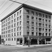 1917 年 Patricia Hotel 与 Patricia Cafe 街景