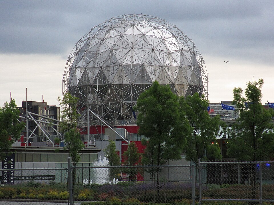 Science World 测地学穹顶外观特写，钢结构网架与三角面板拼成的银色球面