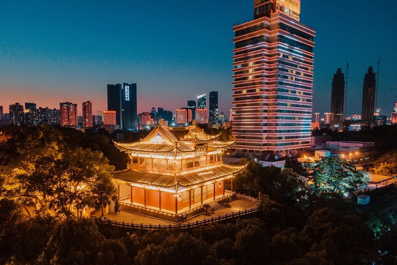 汉水从龙王庙方向汇入长江