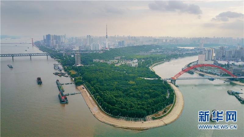 南岸嘴两江交汇航拍全景