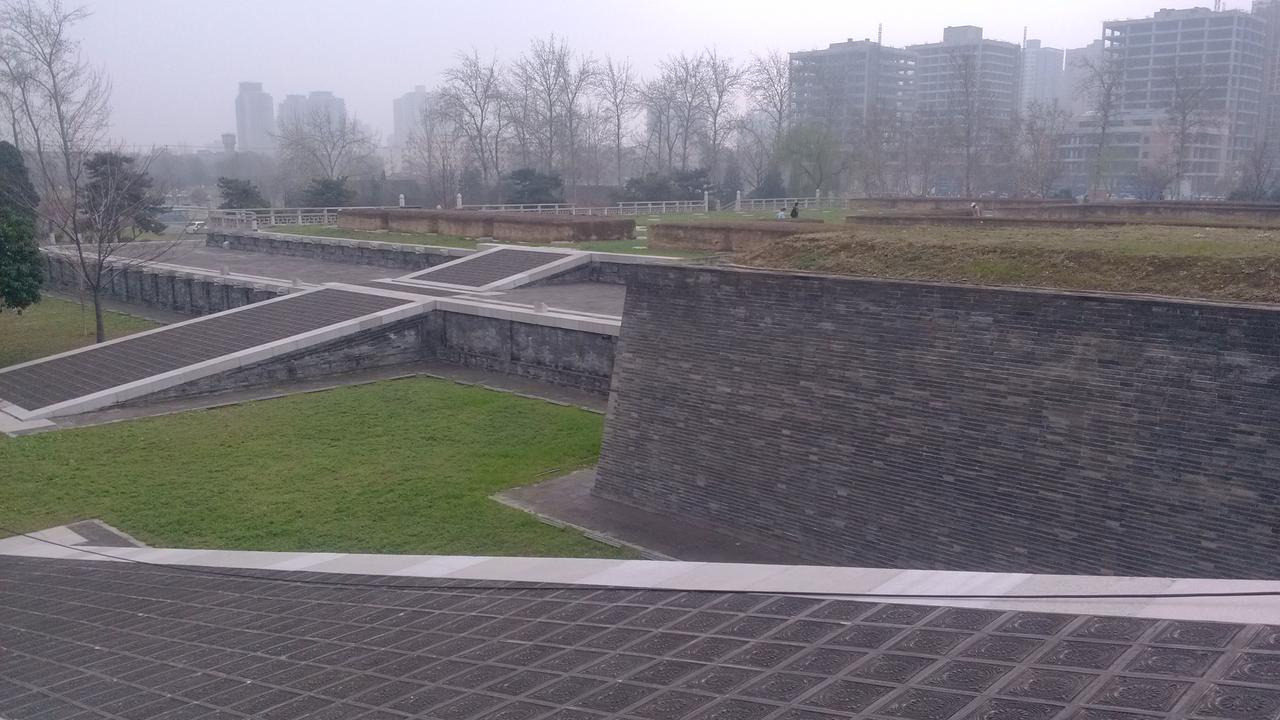麟德殿基址：前中后三殿纵列的考古平面