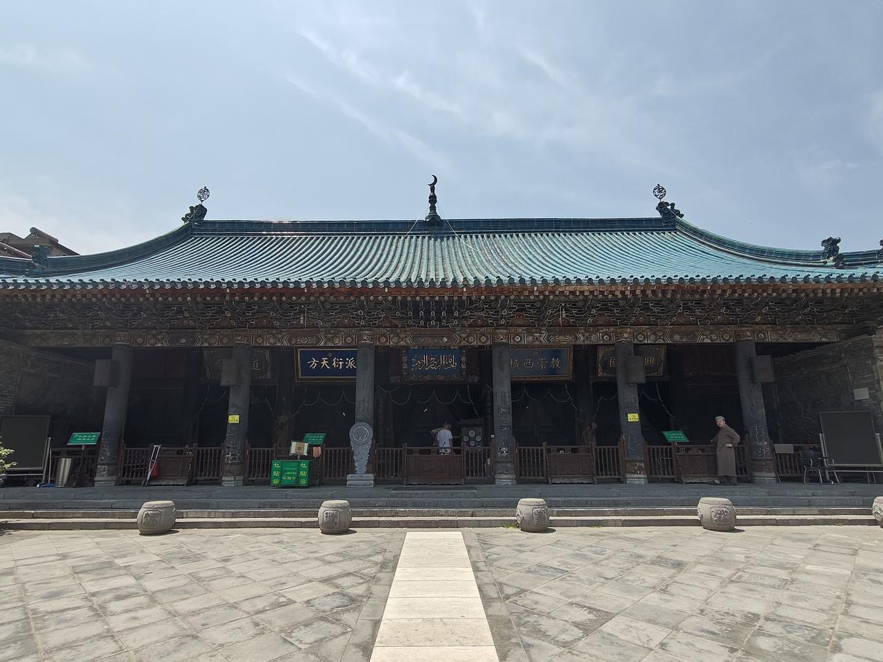 大学习巷清真寺入口与院内建筑