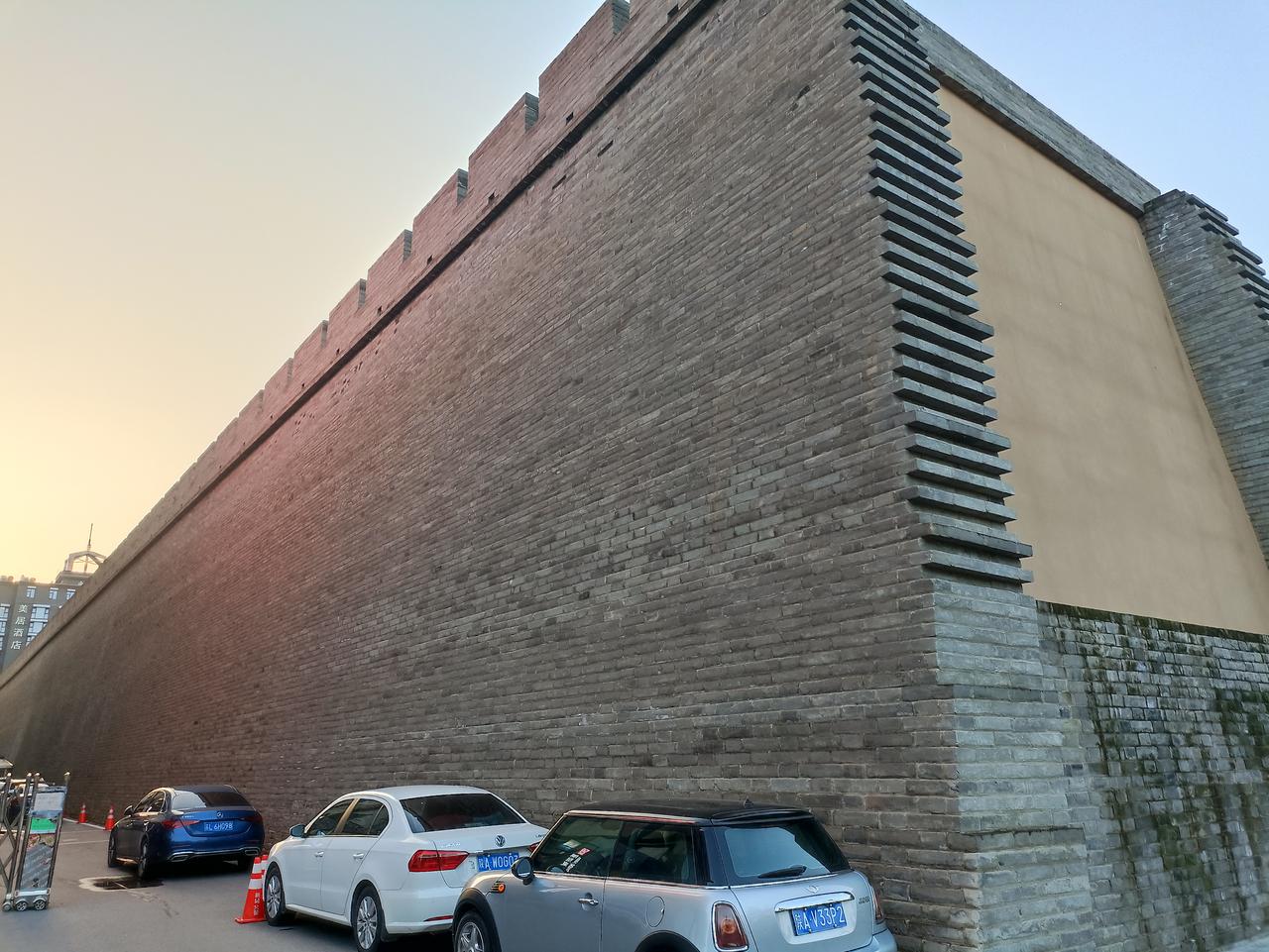 明秦王府城墙遗址南段（南新街西侧）