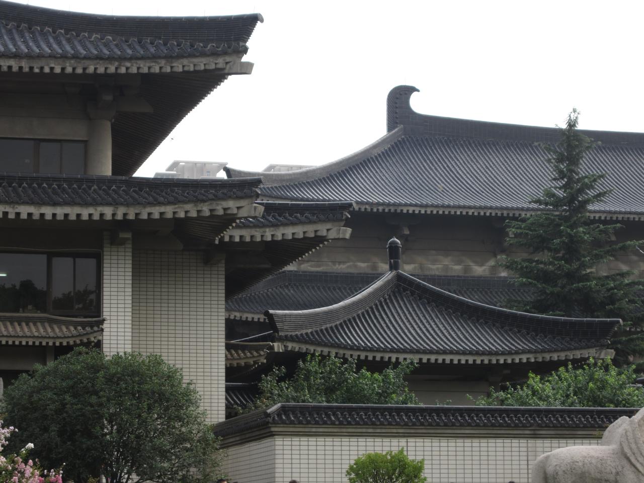陕西历史博物馆建筑外观：中央殿堂与四隅崇楼组成的仿唐建筑群