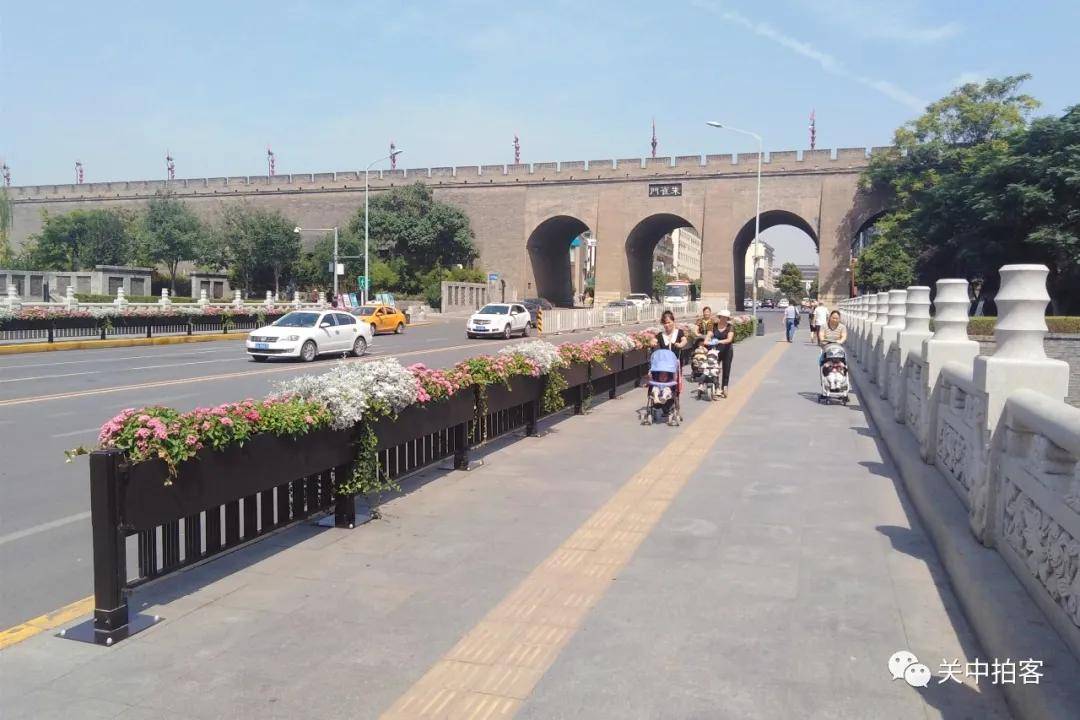 朱雀路南段：从朱雀门向南看，今天只是一条普通的城市道路
