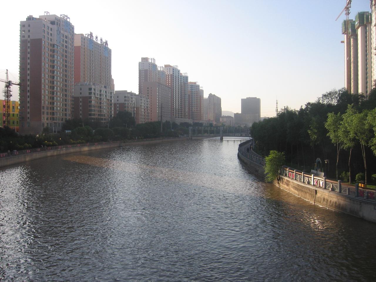 湟水河：河谷走廊的生命线与边界线