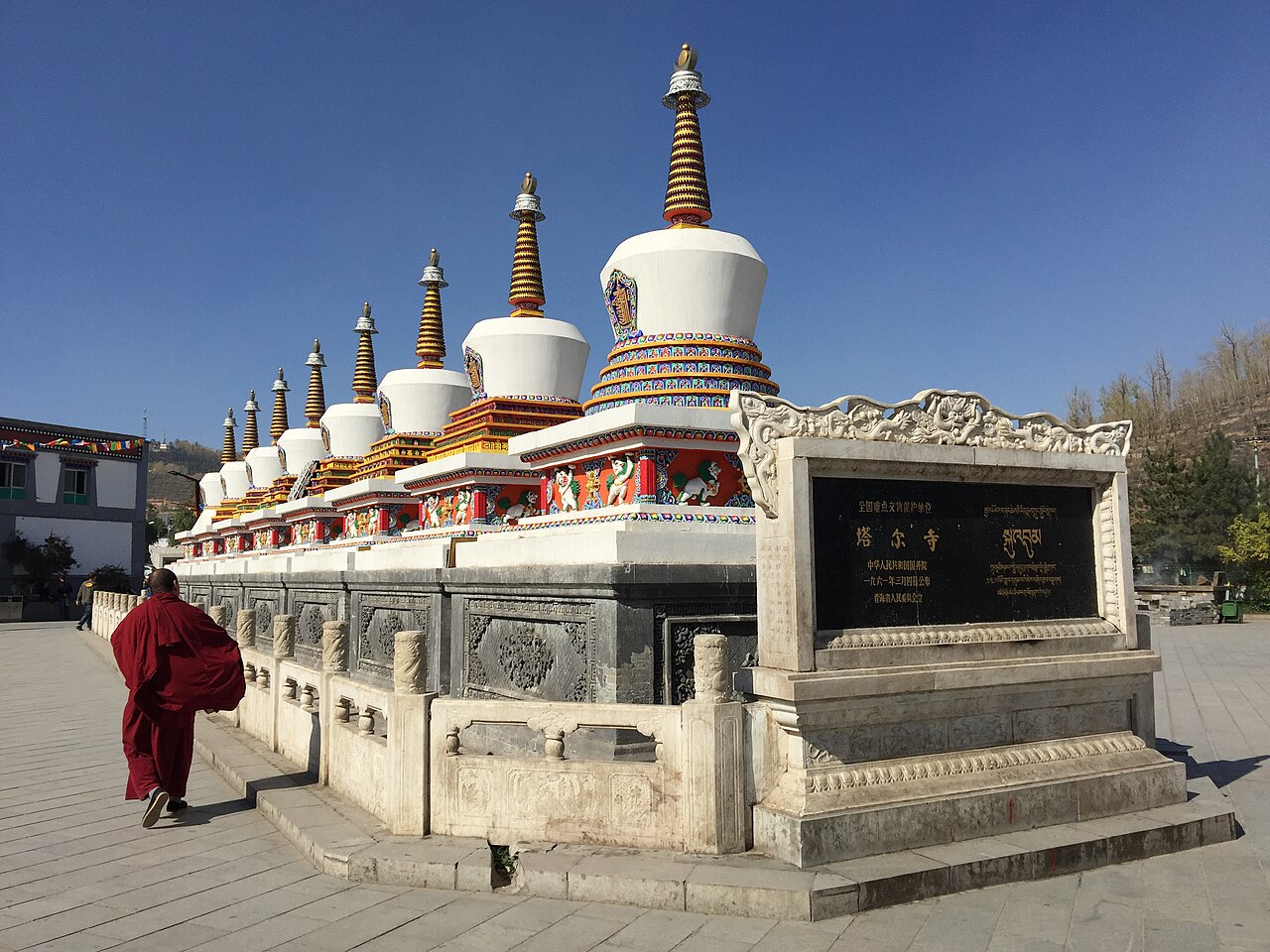 小金瓦寺与如意八塔