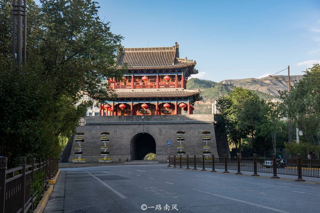 2007年重建的北门拱辰门