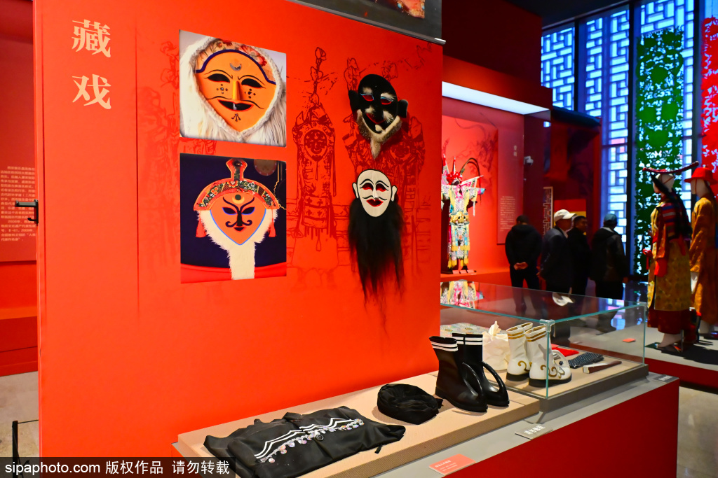 藏戏面具展柜