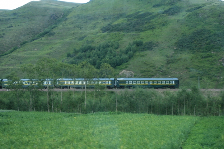 青藏铁路西格段线路标识