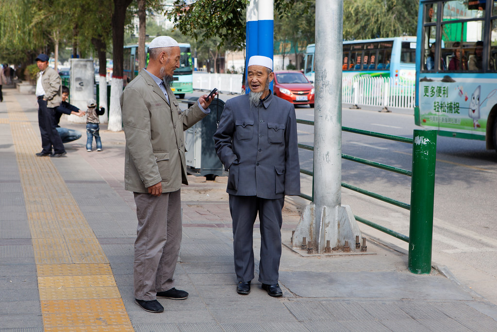 东关清真大寺前回族老年男性