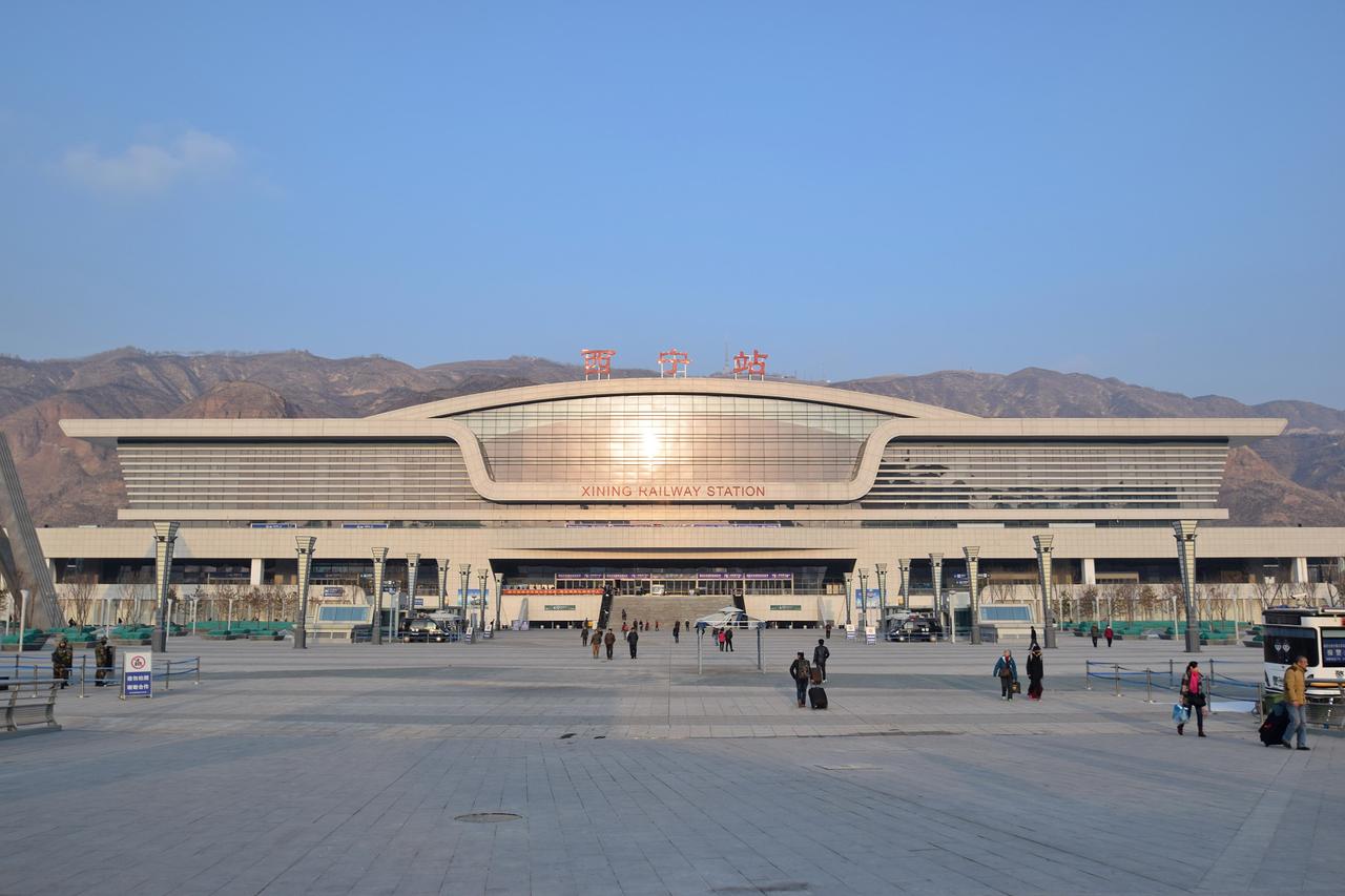 西宁站新站房外景