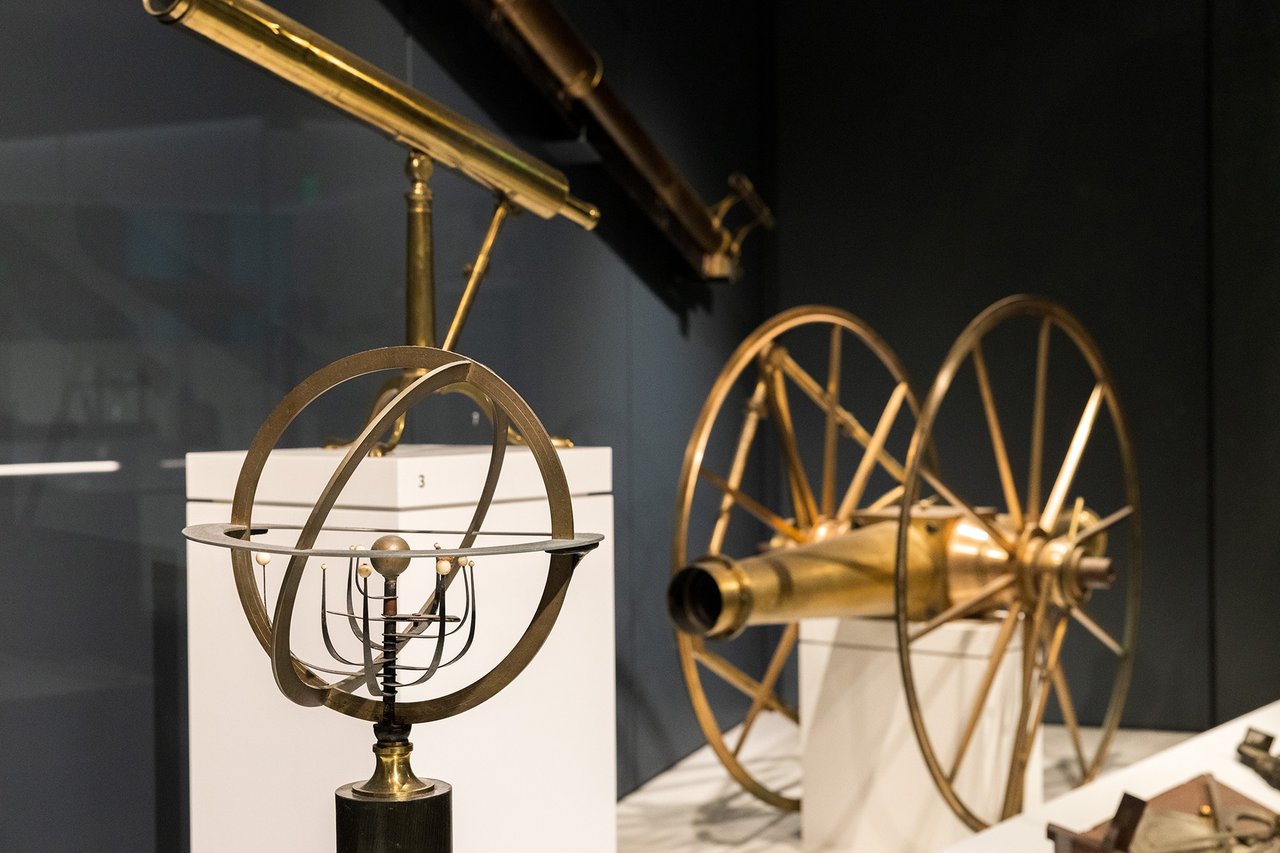 History of Science and Technology 展区的科学仪器展柜